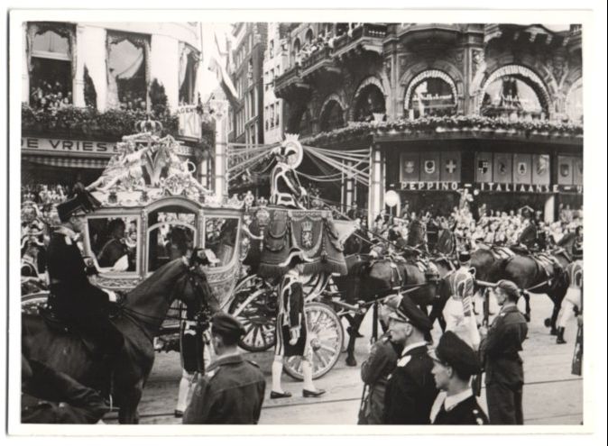Photos & affiches: Fotografie Amsterdam, Triumpffahrt Köni – D'occasion à Berlin par bartko-reher