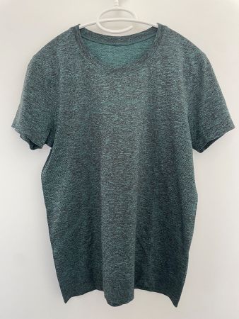 Damen T-Shirt Lululemon Grösse 6 tannengrün