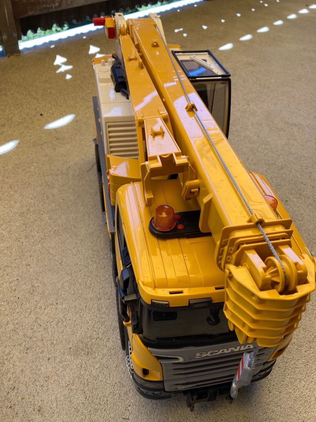 Fahrzeuge für Kinder: Lastwagen mit Drehkran – Gebraucht aus Grindelwald von Himmelbett 2