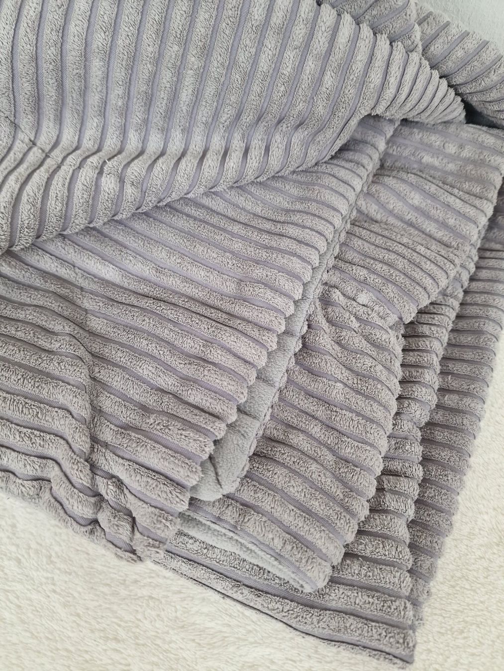 Coperte: Graue Decke Überwurf 150cm x 180cm – Usato da Hallau venduto da CHACLA 2