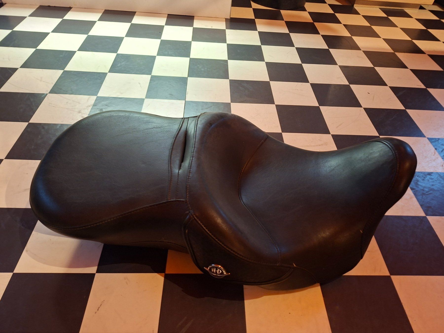 Harley-Davidson Tutti i ricambio per moto: Harley Davidson Touring Sattel – Difettoso da Volketswil venduto da LuckyandCandy