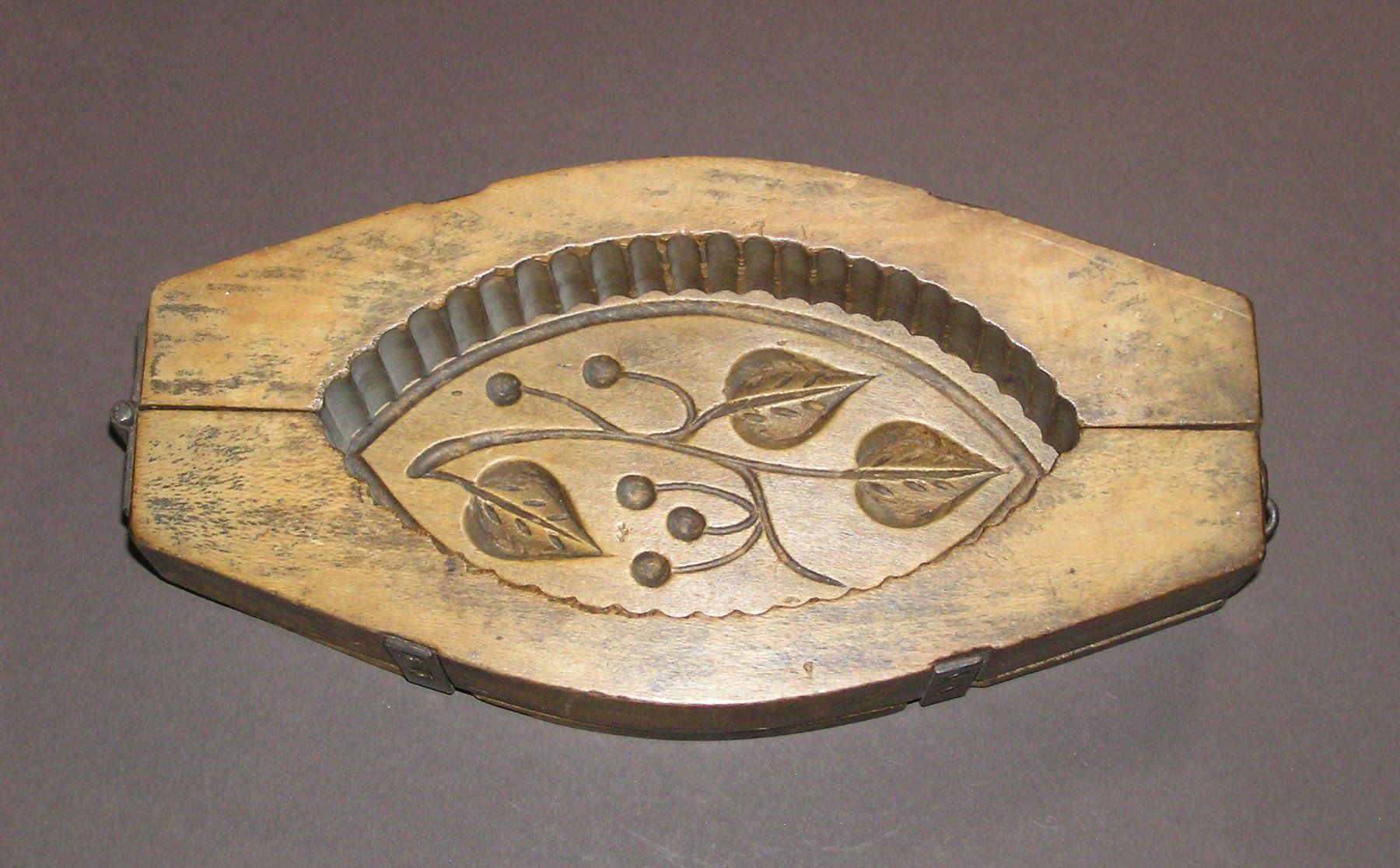 Backformen: ANTIKE GROSSE BUTTERFORM BUTTERMODEL – Gebraucht aus Grenchen von Antique-hunter