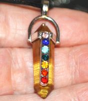 Halskette D-907 – Säule Tigerauge 7 Chakra
