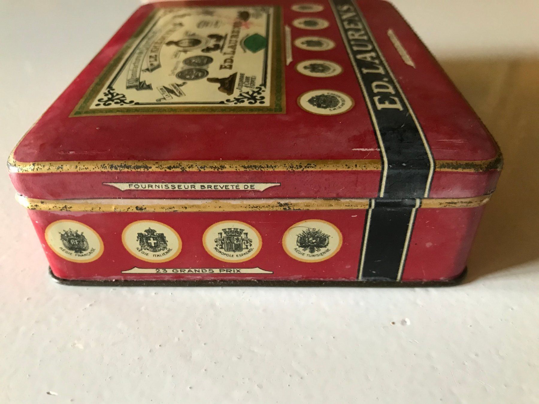 Tabacchi: Ancienne boite à cigarettes Ed.Laurens – Usato da Ste-Croix venduto da mjmg 4