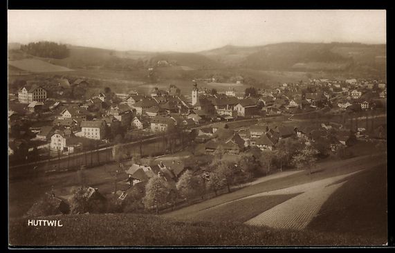 Cartoline postali: AK Huttwil, Ortsansicht mit Kirche – Usato da Berlin venduto da bartko-reher