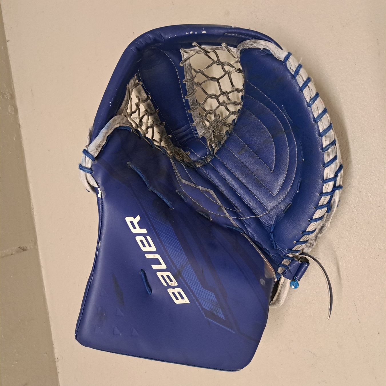 Bauer Protezioni & Imbottiture: Bauer Goalie Catcher Shadow – Usato da Kloten venduto da Ing_yv9j