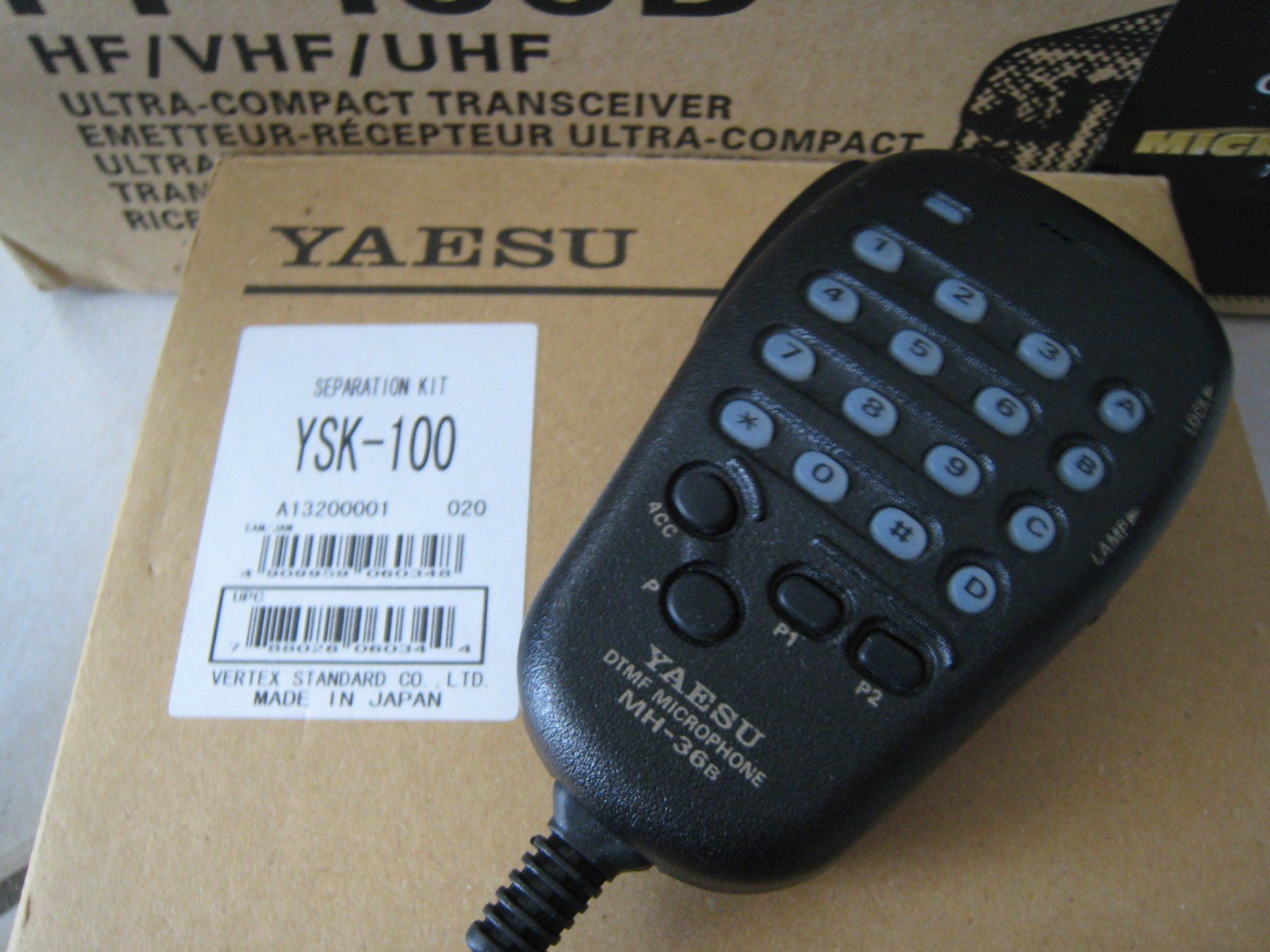 Radiocomunicazione: ***** Yaesu FT-100D mit YSK-100 Separation Kit – Usato da Villaz-St-Pierre venduto da Ubid 7