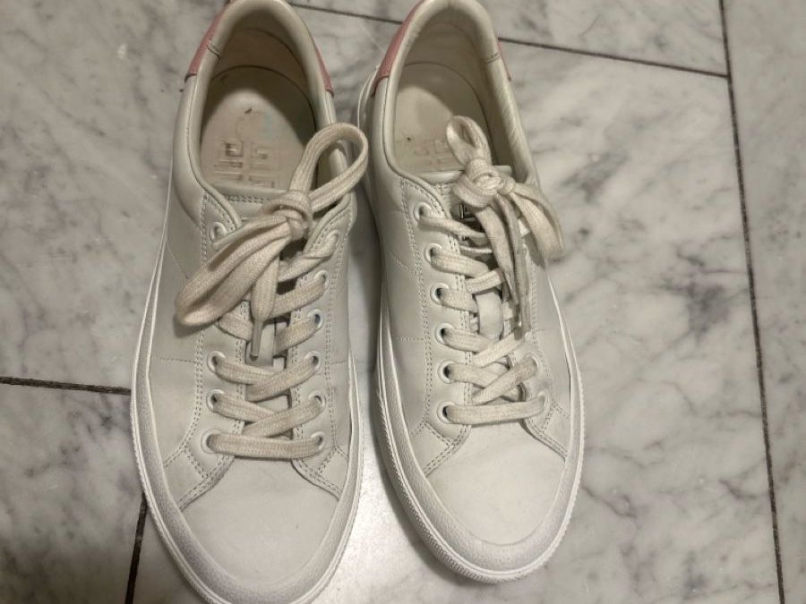 Givenchy Damenschuhe: Givenchy Sneaker Leder weiss rosa Grösse 37 getragen – Gebraucht aus Zürich von shoppingmandy
