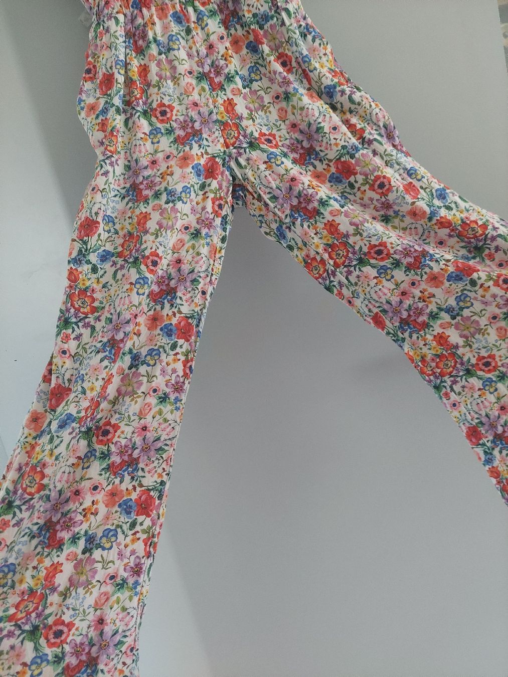 H&M Tute: Jumpsuit Mädchen Blumenmuster Grösse 140 H&M – Usato da Sissach venduto da zwwerg 1