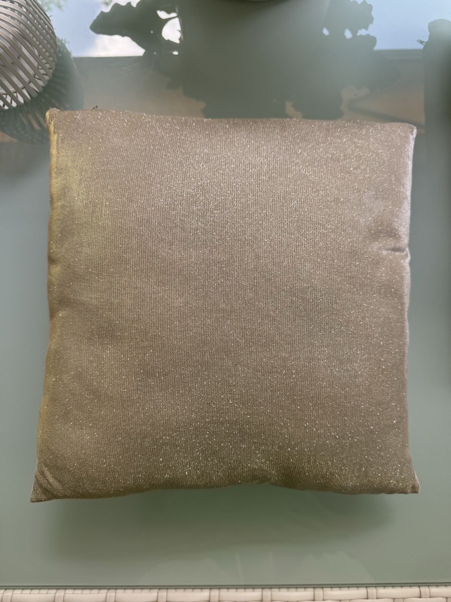 Cuscini: Kissenhülle mit Glitzer effekt, beige – Usato da zürich venduto da Bailey17 3