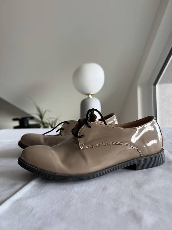 Scarpe da donna: Beige Lackschuhe  Grösse 38 – Nuovo e nell'imballaggio originale da Schlieren venduto da gue_m9qk 1