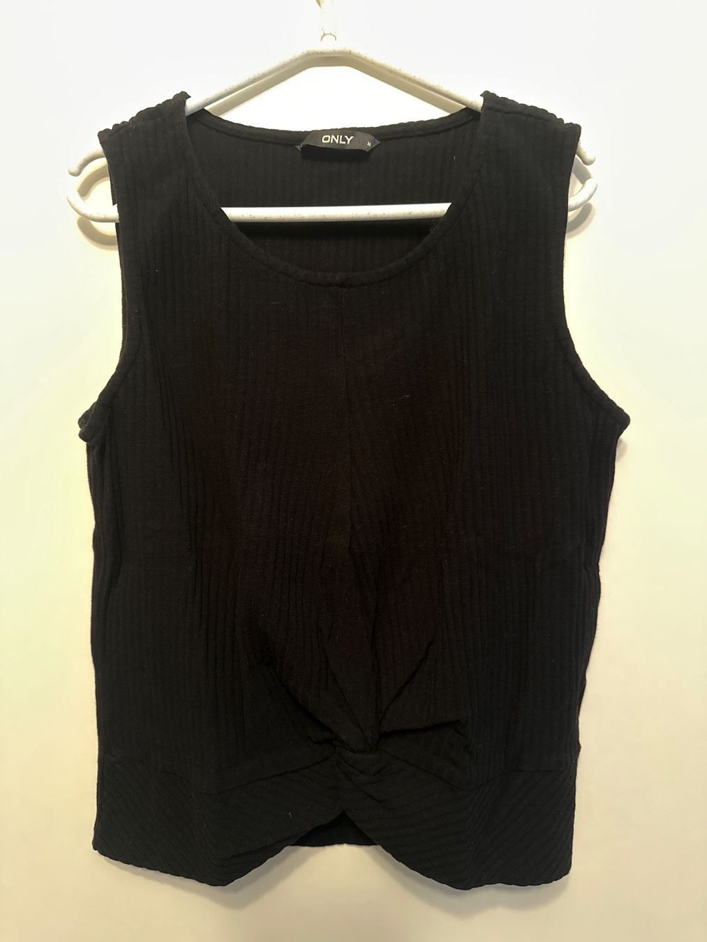 Only Top: Schwarzes Crop-Top von ONLY, Grösse M – Usato da Gachnang venduto da mih_7dkp