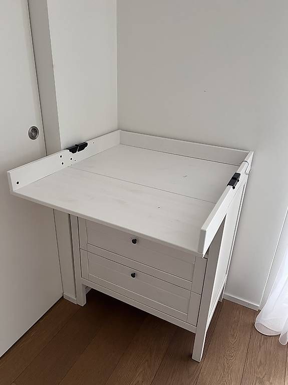 Tables à langer & accessoires: IKEA SINDVIK Wickelkommode – D'occasion à Küsnacht ZH par ari_n6yv
