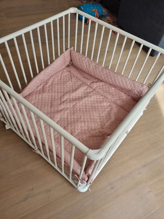 Parcs & barrières de sécurité: Laufgitter mit Nestchen 1×1m zusammenklappbar – D'occasion à Winterthur par Natella_ZH