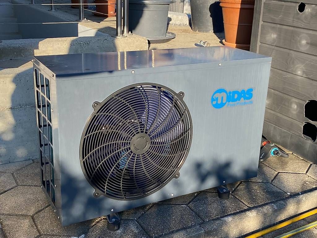 Radiatori: MiDAS Wärmepumpe fürs Schwimmbad – Usato da Kestenholz venduto da happyeverafter