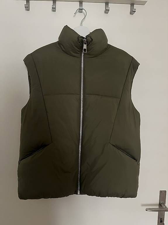 Gilets & Westen: Khakifarbene Weste von Mango – Gebraucht aus Zürich von Imaime