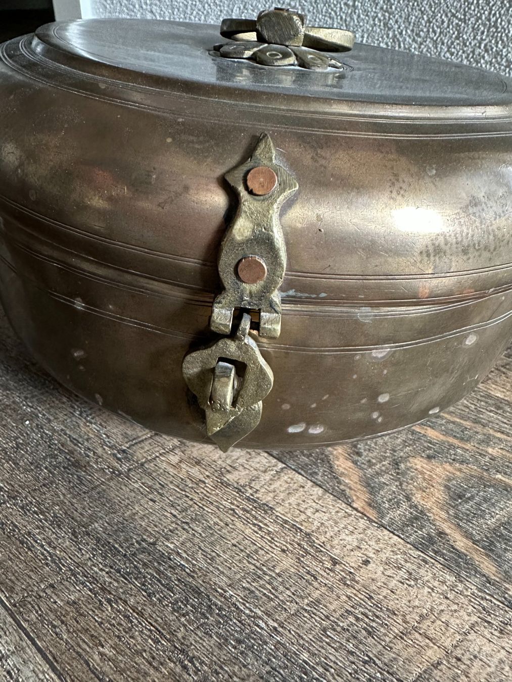 Pots: Grosse antike Messing-Deckeldose Ø 24 cm – D'occasion à Luzern par Tsugumi0 4