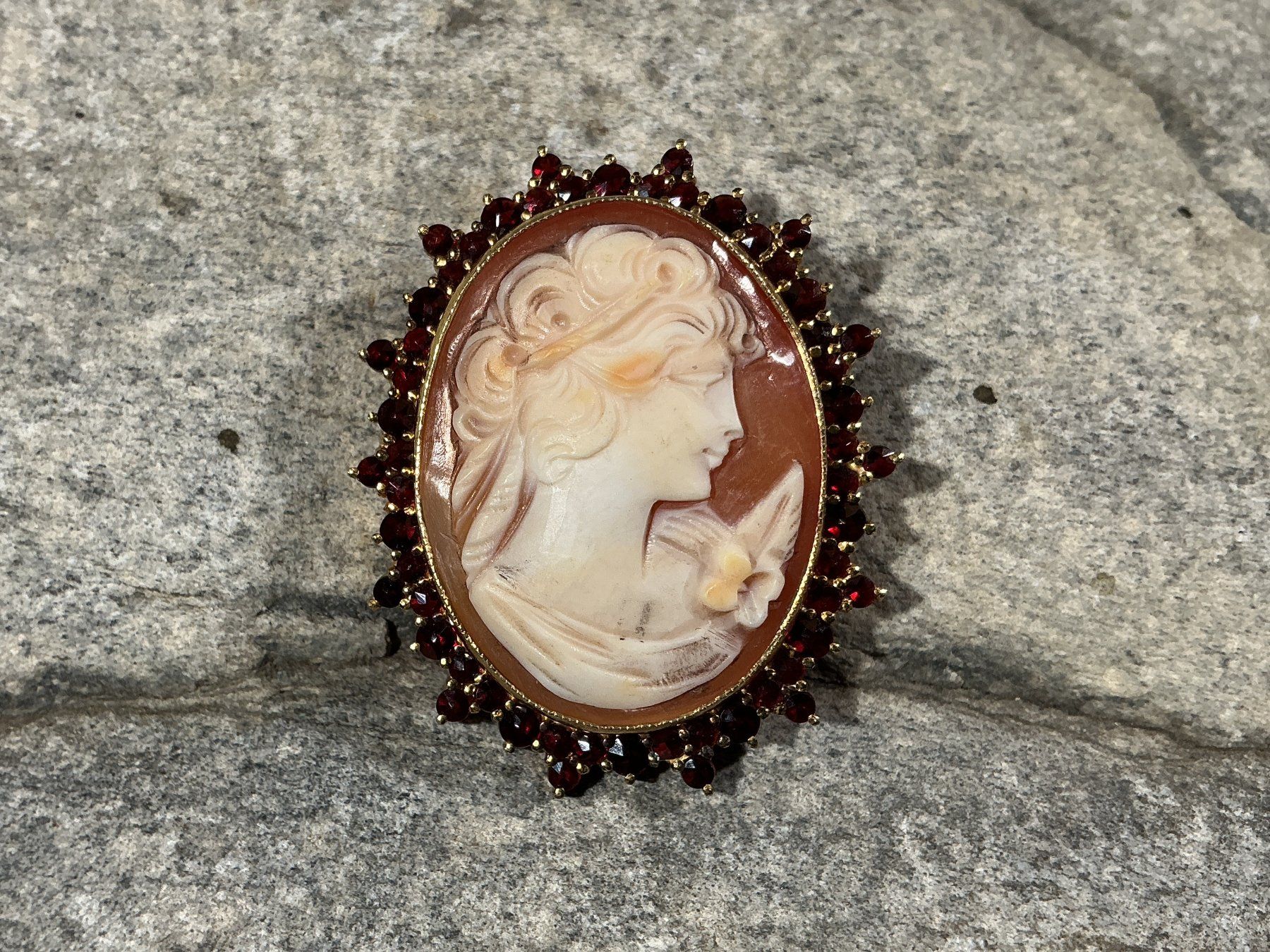 Spille & Fermagli: BÖHMISCHER GRANATSCHMUCK Brosche Cameé – Nuovo (secondo la descrizione) da Richterswil venduto da Restwert_Richterswil 2