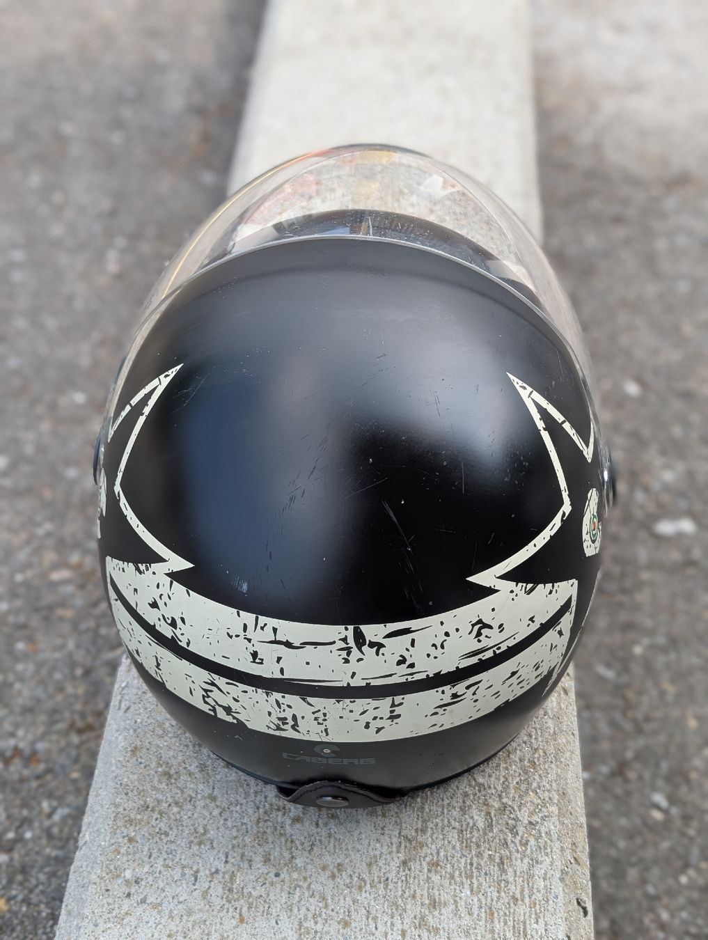 Helme & Visiere: Rollerhelm schwarz mit Sternen Grösse XL gebraucht – Gebraucht aus Dürnten von steven015 2