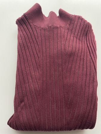 AMISU Rippenpullover Rollkragen Grösse XS Aubergine