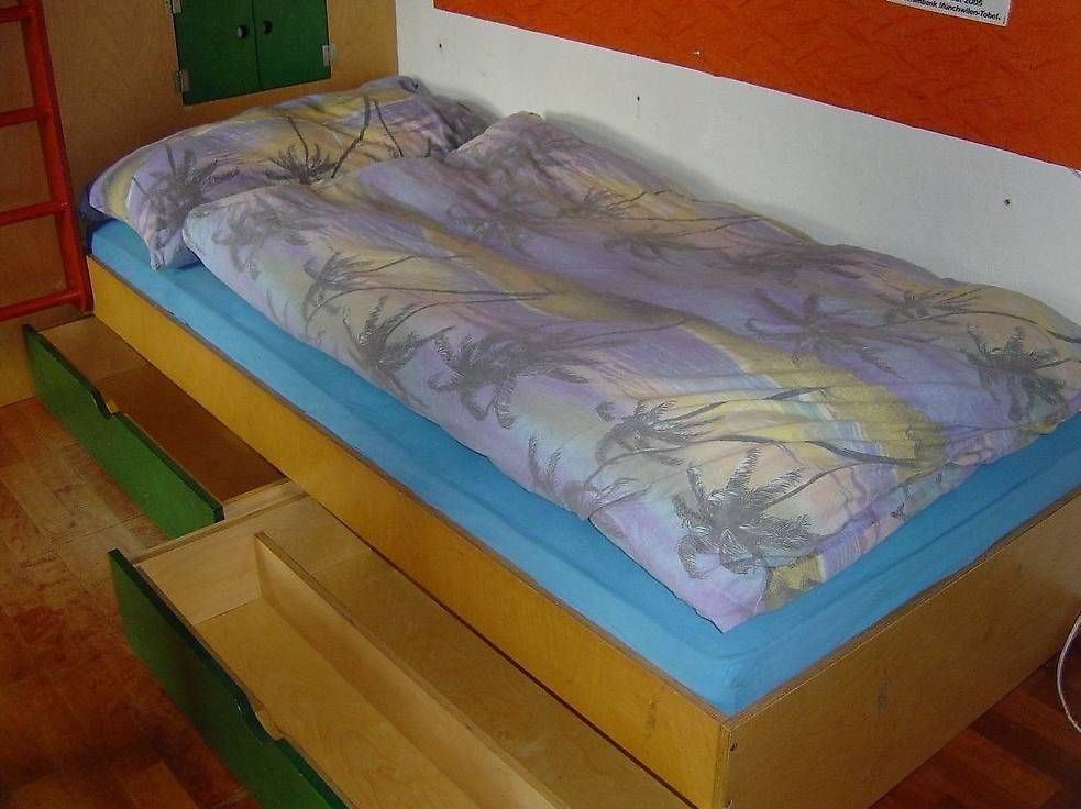 Letti: Kinderzimmer / Kinderzimmermöbel – Usato da Braunau venduto da Cyrillpatrick 1