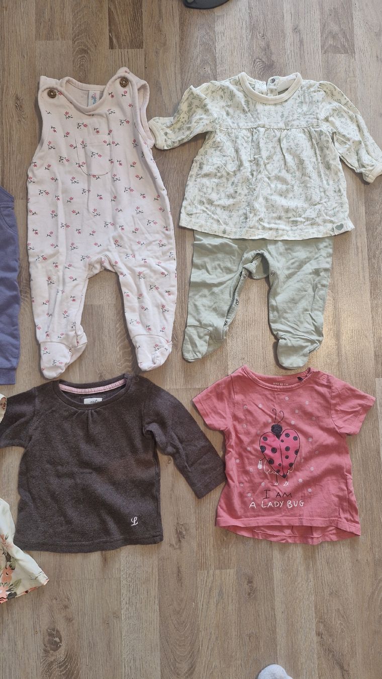 Lotti & Set di vestiti: Kleiderpaket Mädchen Gr. 62 34 stk. – Usato da Bürglen TG venduto da ksz_kjs6 6