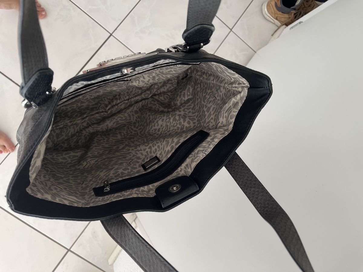 Guess Sacs femmes: Sac Guess  – Neuf avec emballage d'origine à Biel/Bienne par Leona15 1