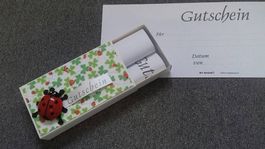Gutscheinbox mit Chäfermagnet.Decoje