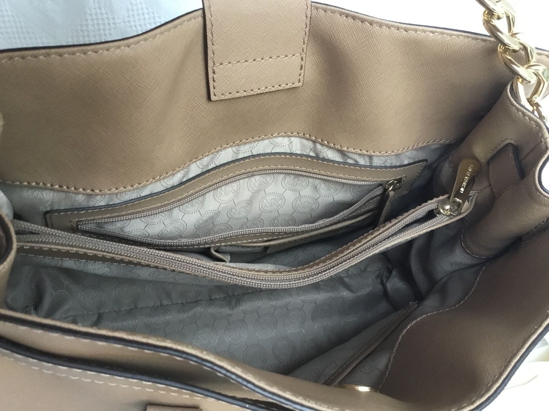 Michael Kors Taschen für Damen: Neuwertige grosse Michael Kors Tasche – Gebraucht aus St. Gallen von chamilla 2