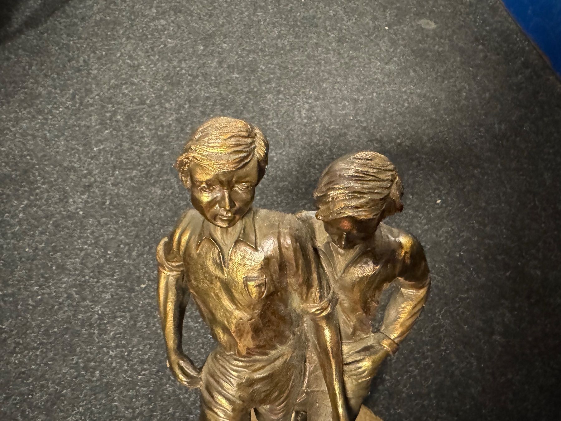 Sculture & Statue: FIFA Statue Bronze Damen Fussball – Usato da Thun venduto da Thuno6 6