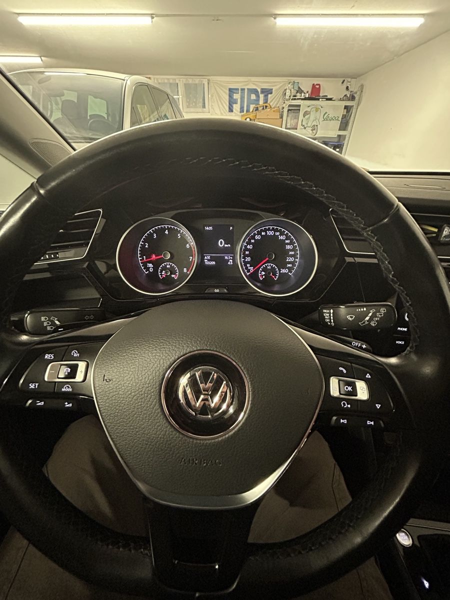 VW Autos: Touran  – D'occasion à grenchen par telara 3