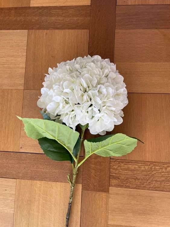 Künstliche Hortensie sieht sehr echt aus Neu Kaufen auf Ricardo