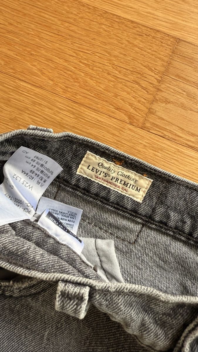 Levi's Jeans: Levis Jeans Grau – Usato da Bassersdorf venduto da Bassi55 1
