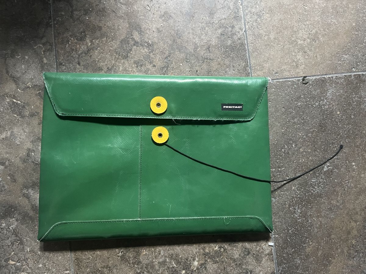 Freitag Covers & Borse: Freitag Laptop-Hülle (13) – Usato da Gockhausen venduto da Turmfalken