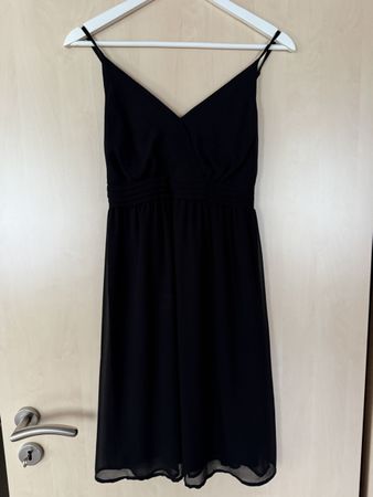 Elegantes Schwarzes Kleid