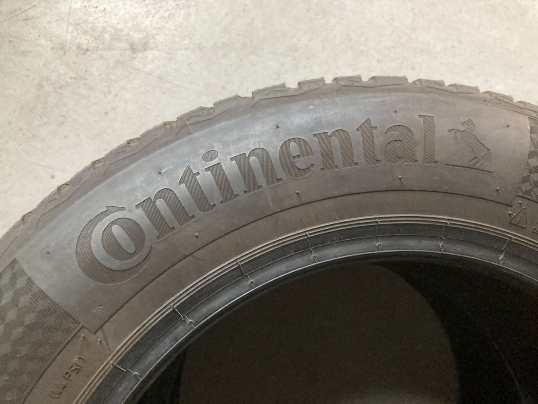 Continental Pneus & Kompletträder: 195/65R15 Winterpneu Continental – Gebraucht aus Cham von WB2223 2