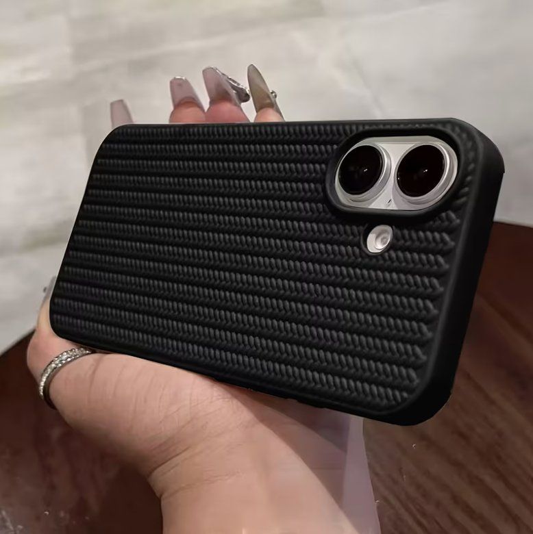 Apple Cover & Protezioni schermo: iPhone 15 Plus Silikon Hülle – Flexibles Schutz Case – Nuovo e nell'imballaggio originale da Suhr venduto da SchnapperCH 3