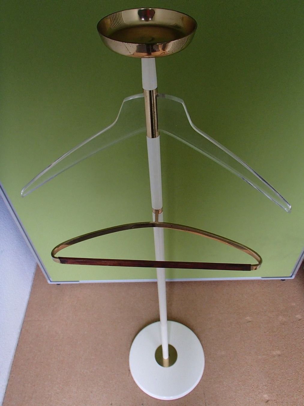 Guardaroba: Vintage Herrendiener Messing und Plexi – Usato da Schöfflisdorf venduto da pullux 2