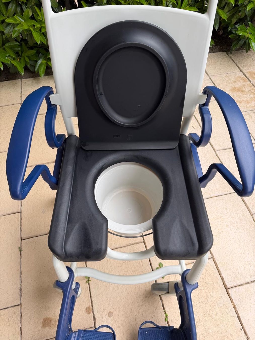 Stühle: Chaise percée – Gebraucht aus Bex von rak_b5t2 1