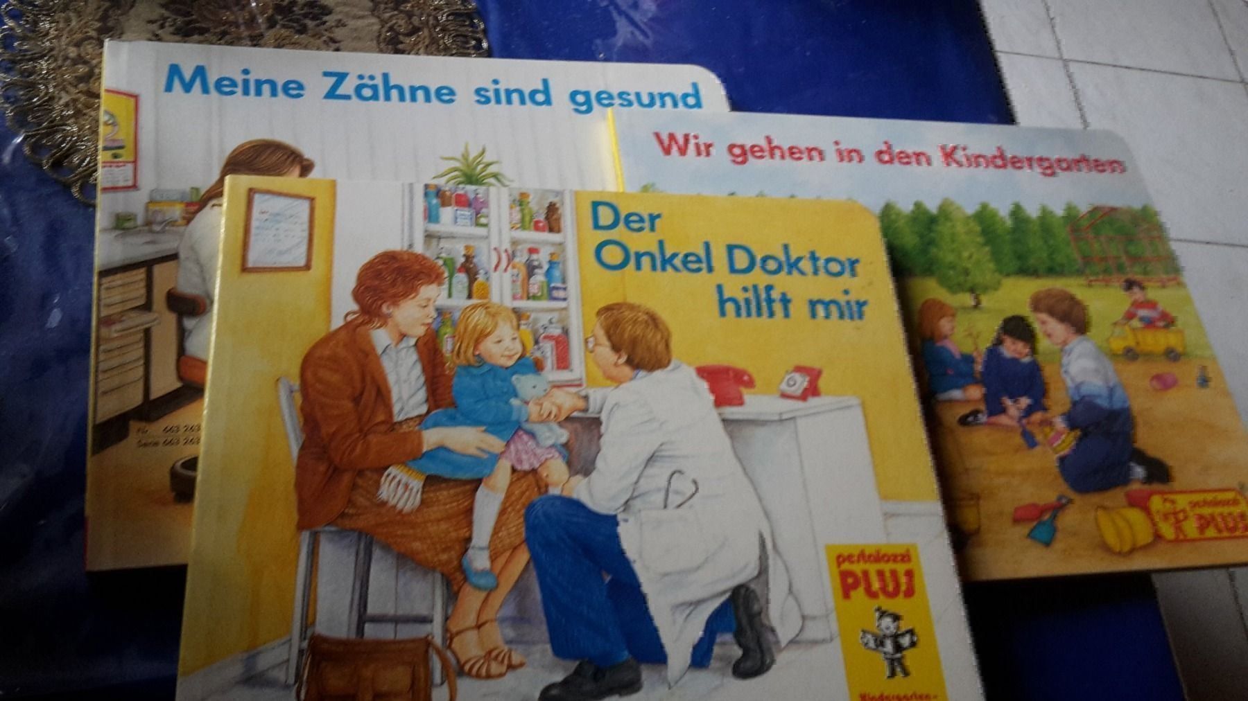 Libri: Buch der Onkel Doktor hilft mir – Nuovo (secondo la descrizione) da Schwarzenburg venduto da Flamingo07