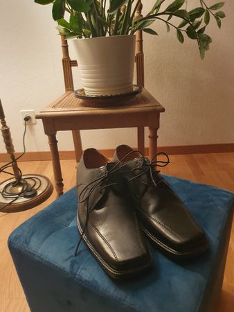 Schwarze Lederschuhe, Gr. 43 - Zeitlose Eleganz!