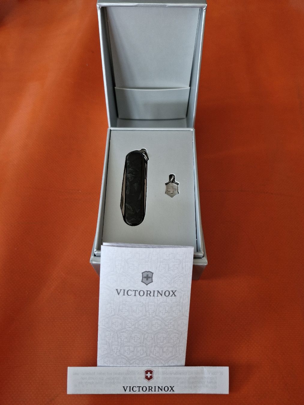 Victorinox Coltelli tascabile: Victorinox Classic SD Brilliant Carbon – Nuovo e nell'imballaggio originale da Illgau venduto da raibe 1