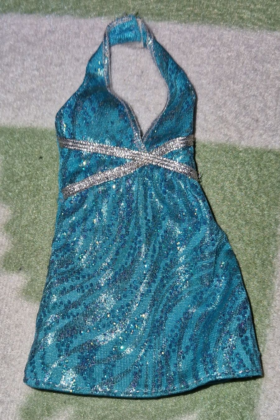 Bambole: Robe pour Barbie  – Usato da Couvet venduto da Pioune