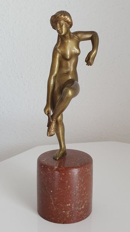 Skulptur • Lady m. Sandale • Original +/- 1900 aus BRONCE 1