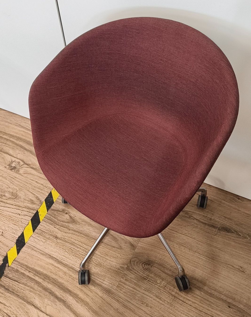 Sedie: Drehstuhl weinrot – Usato da Basel venduto da bk_brockibasel 2