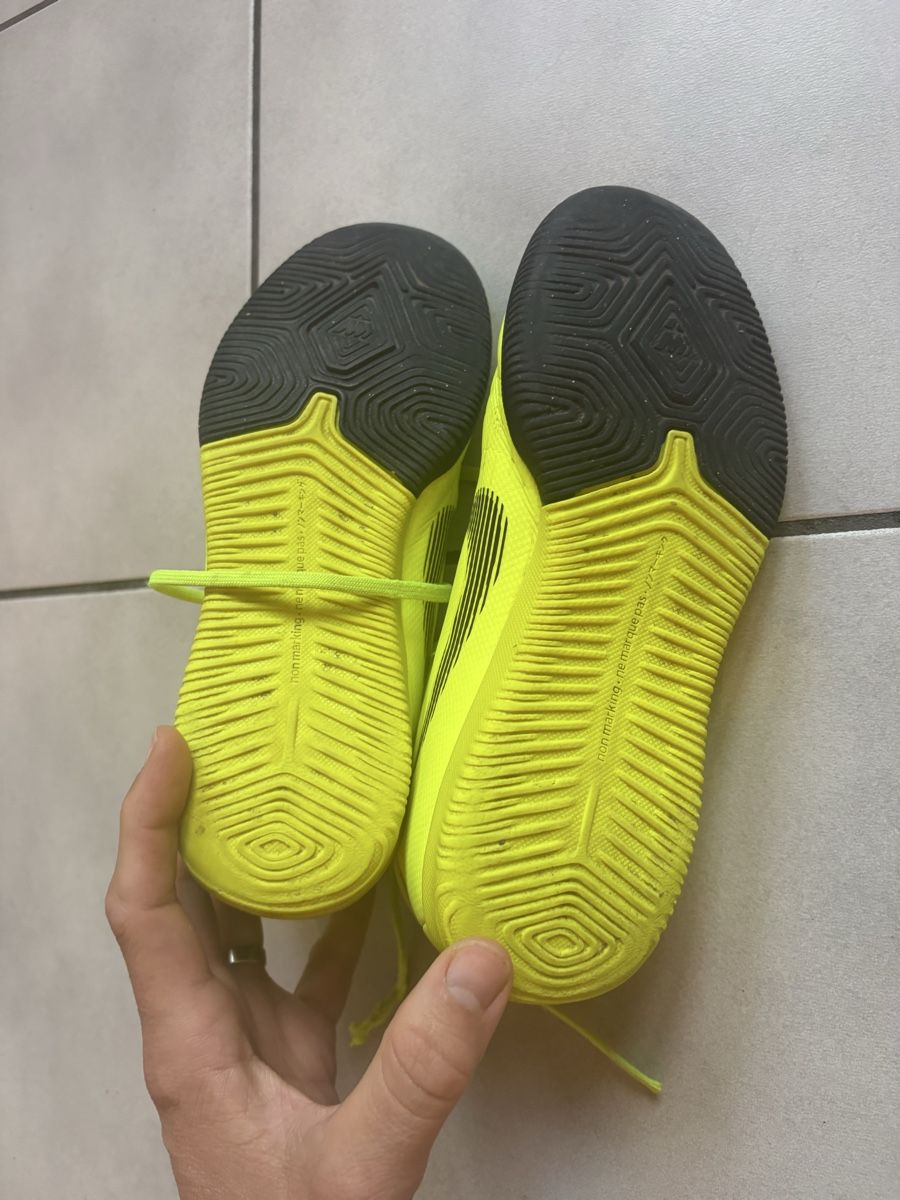 Nike Scarpe per ragazzi: Hallenschuhe Nike Grösse 35 – Usato da Bern venduto da wie_9lth 1