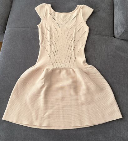 Strickkleid Maje rosa mit Lochmuster kurz Grösse 3