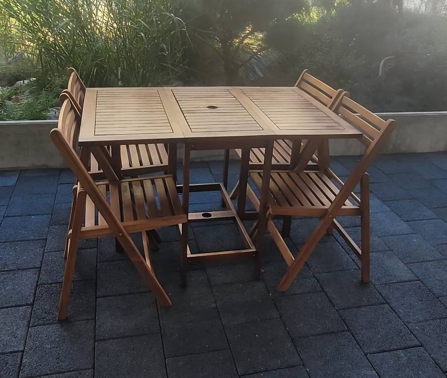 Set di tavolo e panche: Table et quatre chaises pliables – Usato da Cugy VD venduto da deb_7ln6 4