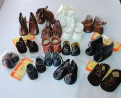 Konvolut von 15 P. Puppenschuhen Sohlenlänge 5 - 8 cm