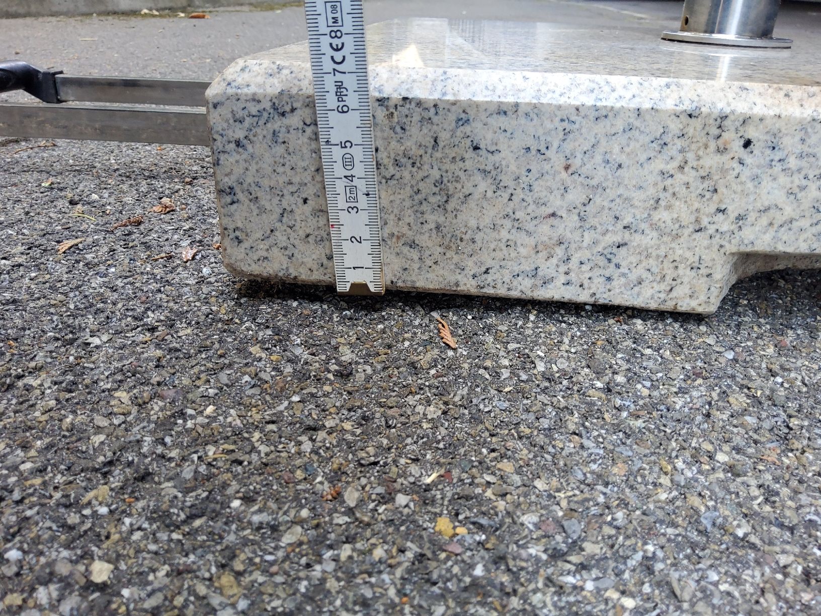 Altro: Granit-Schirmständer 30 kg mit Rollen & Zuggriff – Usato da Winterthur venduto da eob_fw5j 3